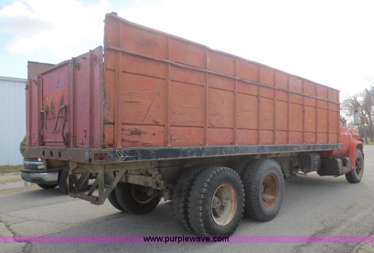 image for item I2136 1974 Chevrolet C65 grain truck