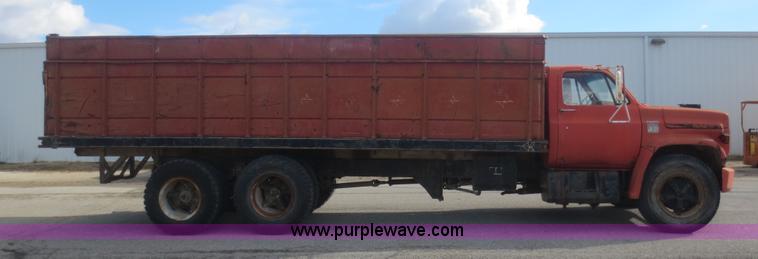 image for item I2136 1974 Chevrolet C65 grain truck