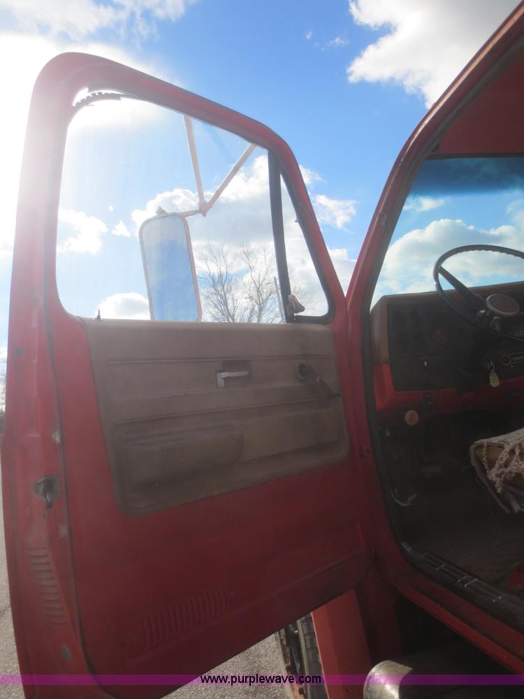 image for item I2136 1974 Chevrolet C65 grain truck