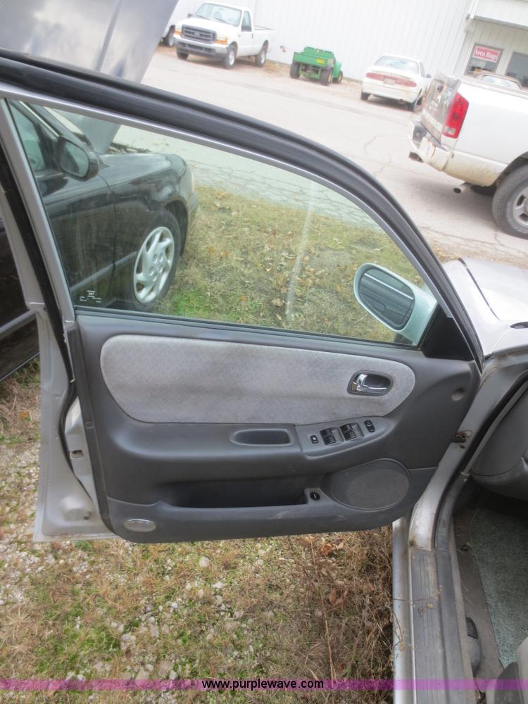 image for item I2137 2002 Mazda 626 LX