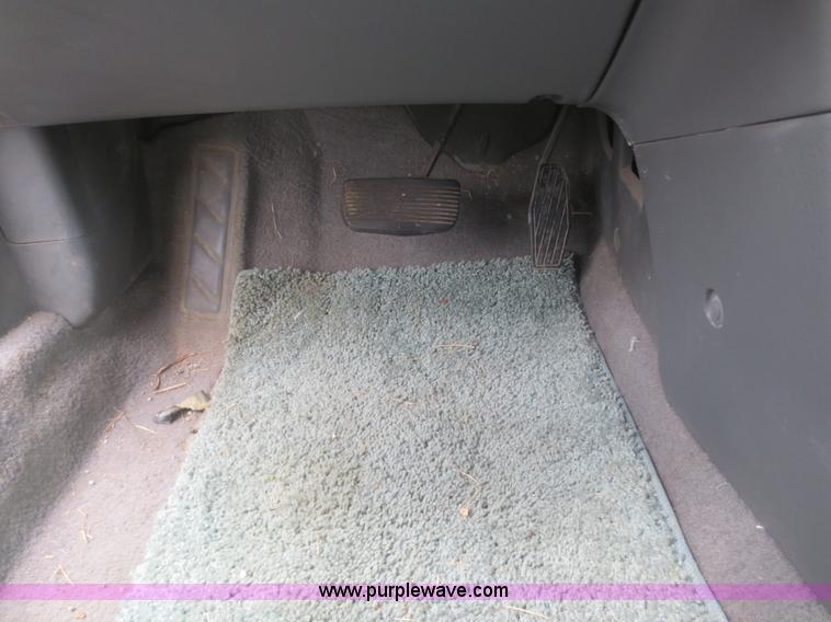 image for item I2137 2002 Mazda 626 LX