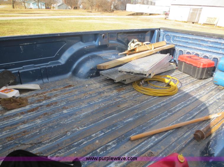 image for item I2140 2003 Dodge Ram 2500 SLT Quad Cab pickup truck