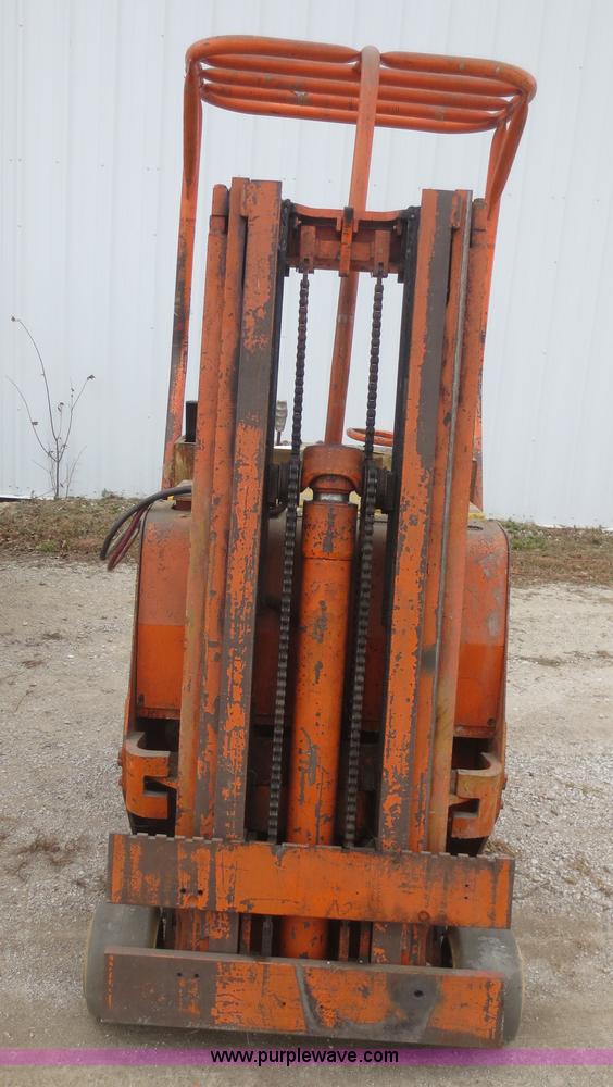 image for item I2144 Yale M20R4G forklift
