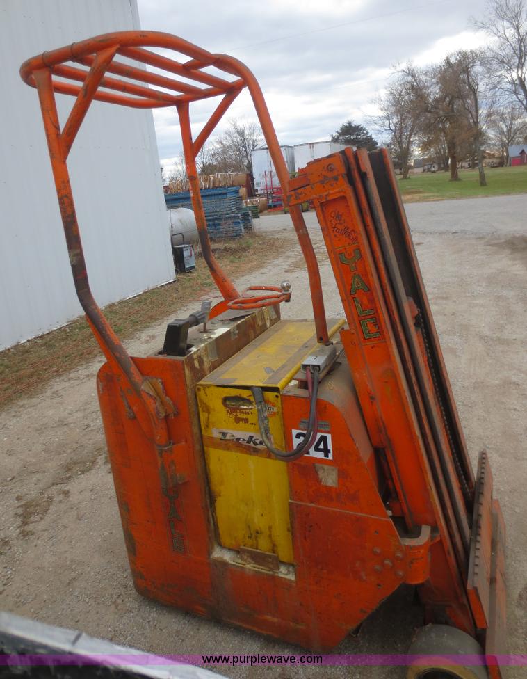 image for item I2144 Yale M20R4G forklift