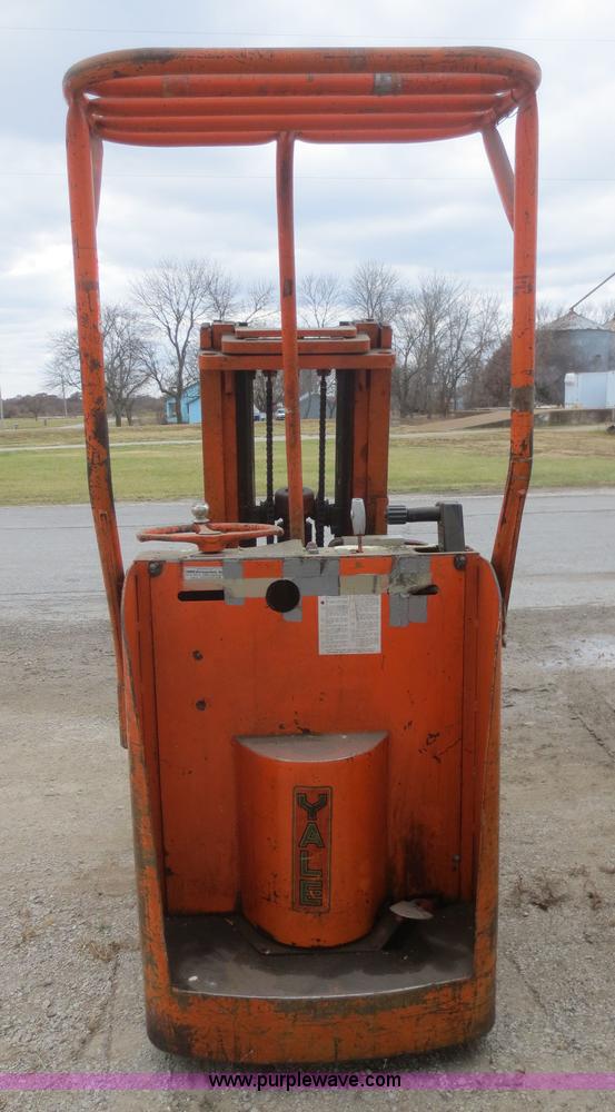 image for item I2144 Yale M20R4G forklift
