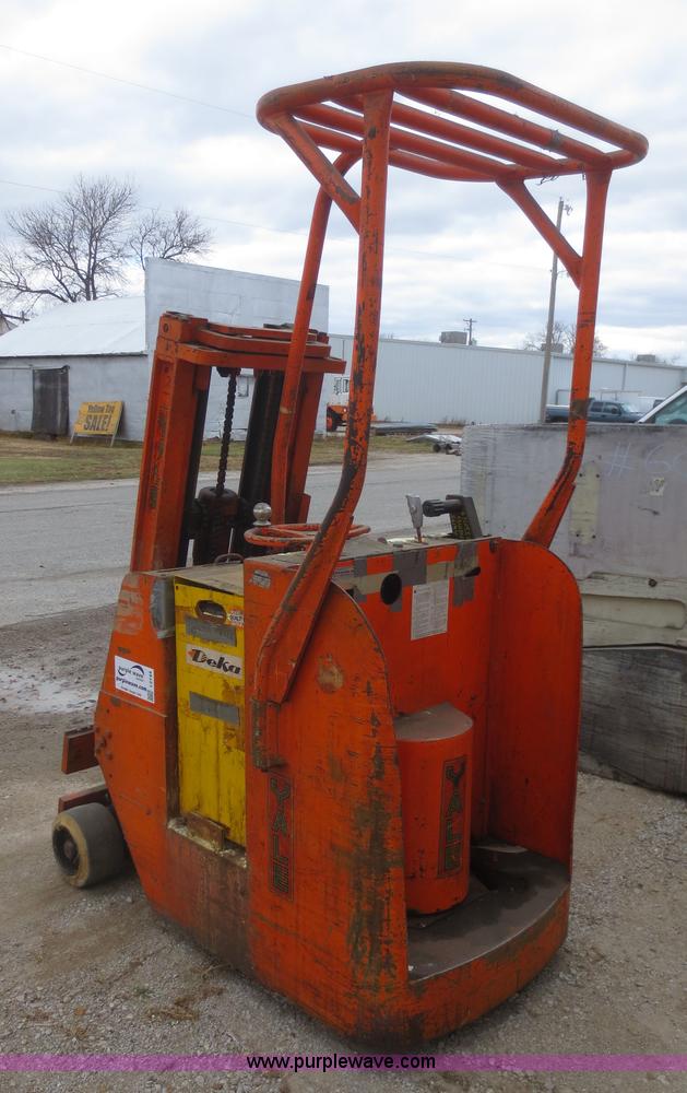 image for item I2144 Yale M20R4G forklift