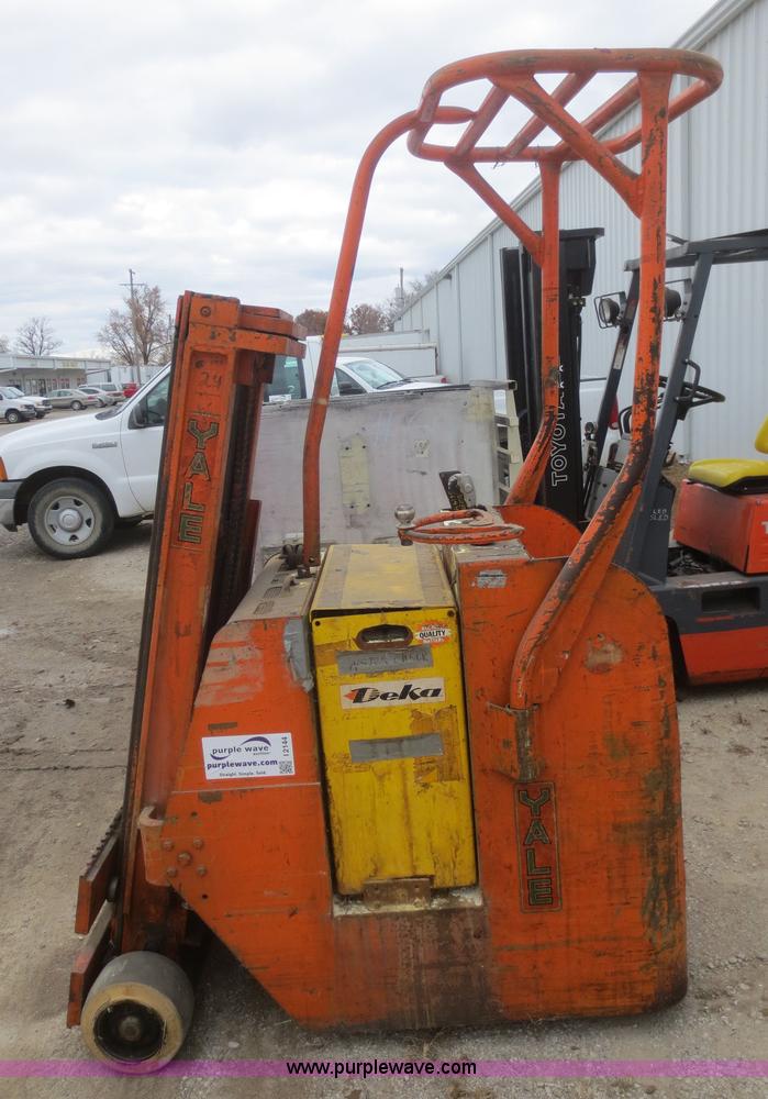 image for item I2144 Yale M20R4G forklift