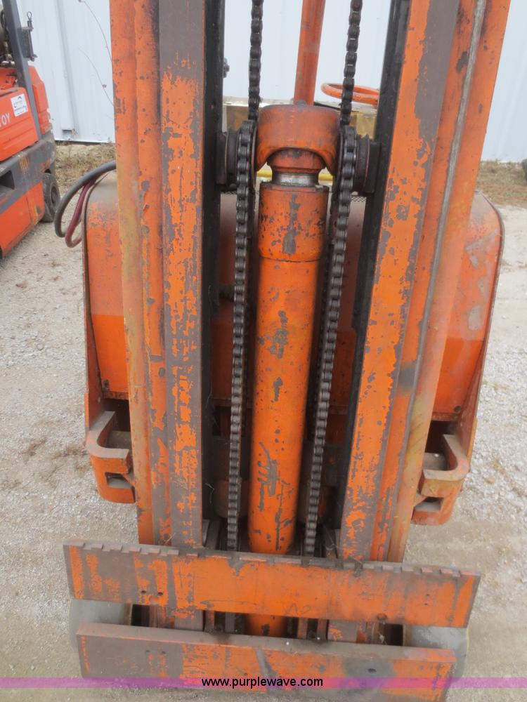 image for item I2144 Yale M20R4G forklift