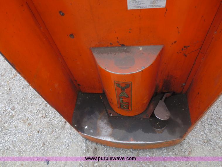 image for item I2144 Yale M20R4G forklift