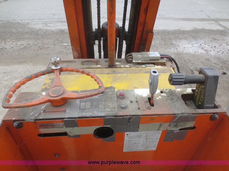 image for item I2144 Yale M20R4G forklift