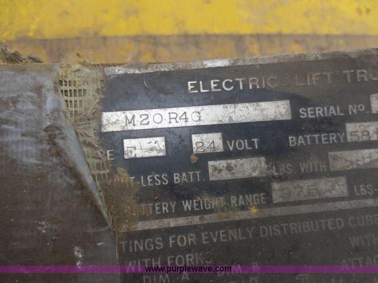 image for item I2144 Yale M20R4G forklift