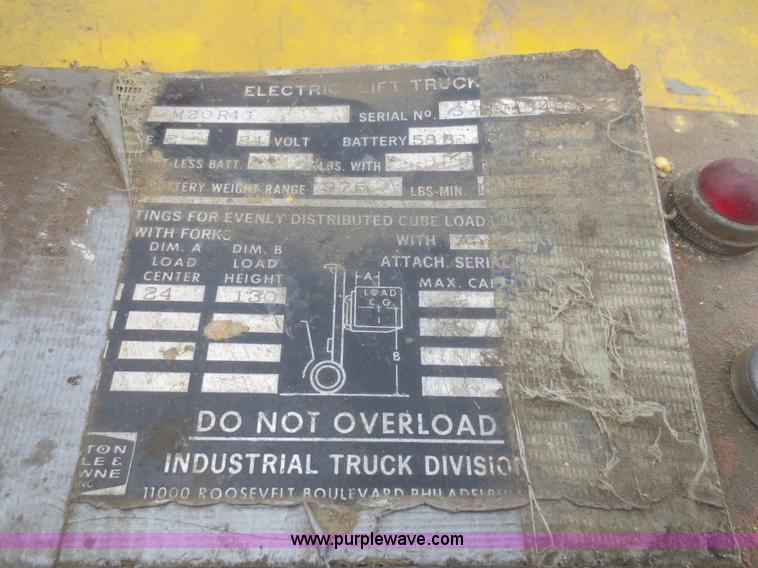 image for item I2144 Yale M20R4G forklift