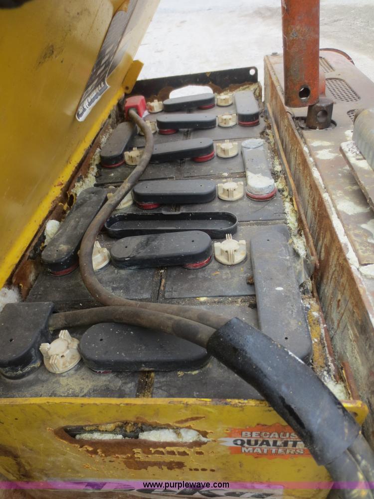 image for item I2144 Yale M20R4G forklift