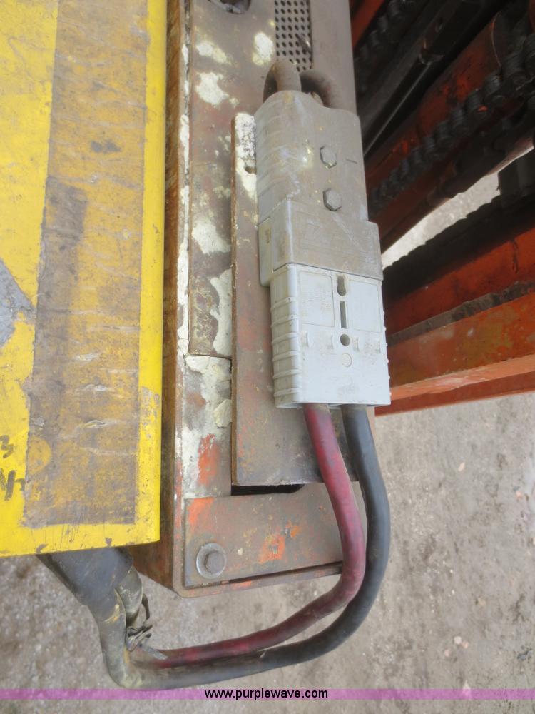 image for item I2144 Yale M20R4G forklift