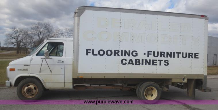 image for item I2145 1994 GMC G3500 Vandura box truck