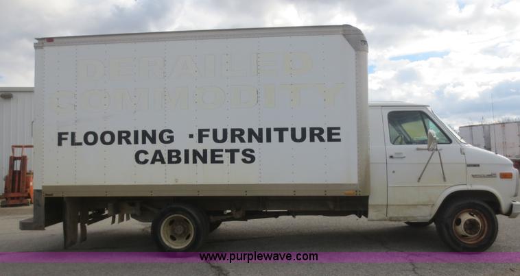 image for item I2145 1994 GMC G3500 Vandura box truck
