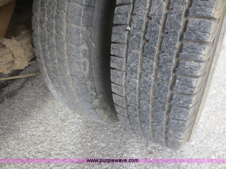 image for item I2145 1994 GMC G3500 Vandura box truck