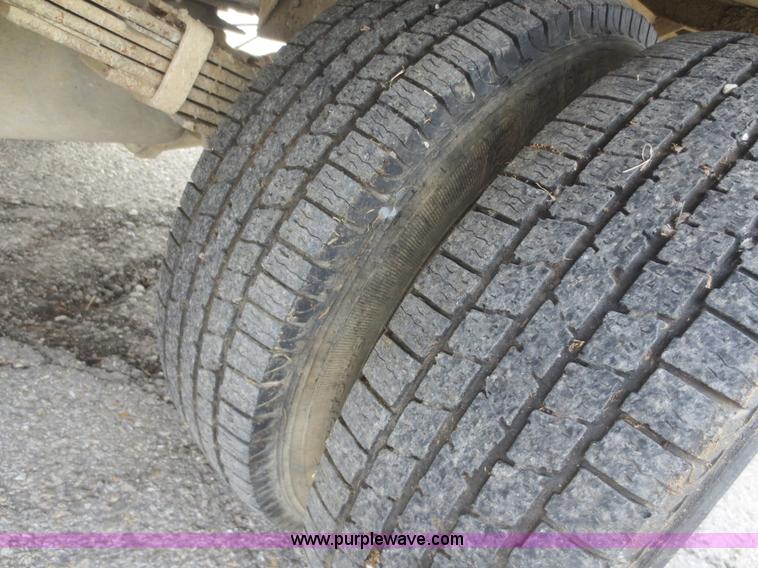 image for item I2145 1994 GMC G3500 Vandura box truck