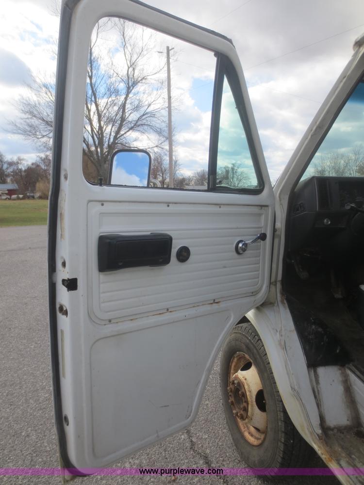 image for item I2145 1994 GMC G3500 Vandura box truck