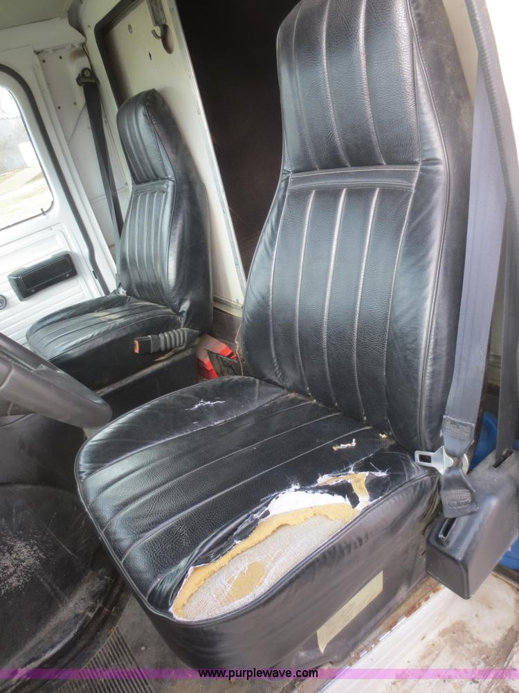 image for item I2145 1994 GMC G3500 Vandura box truck