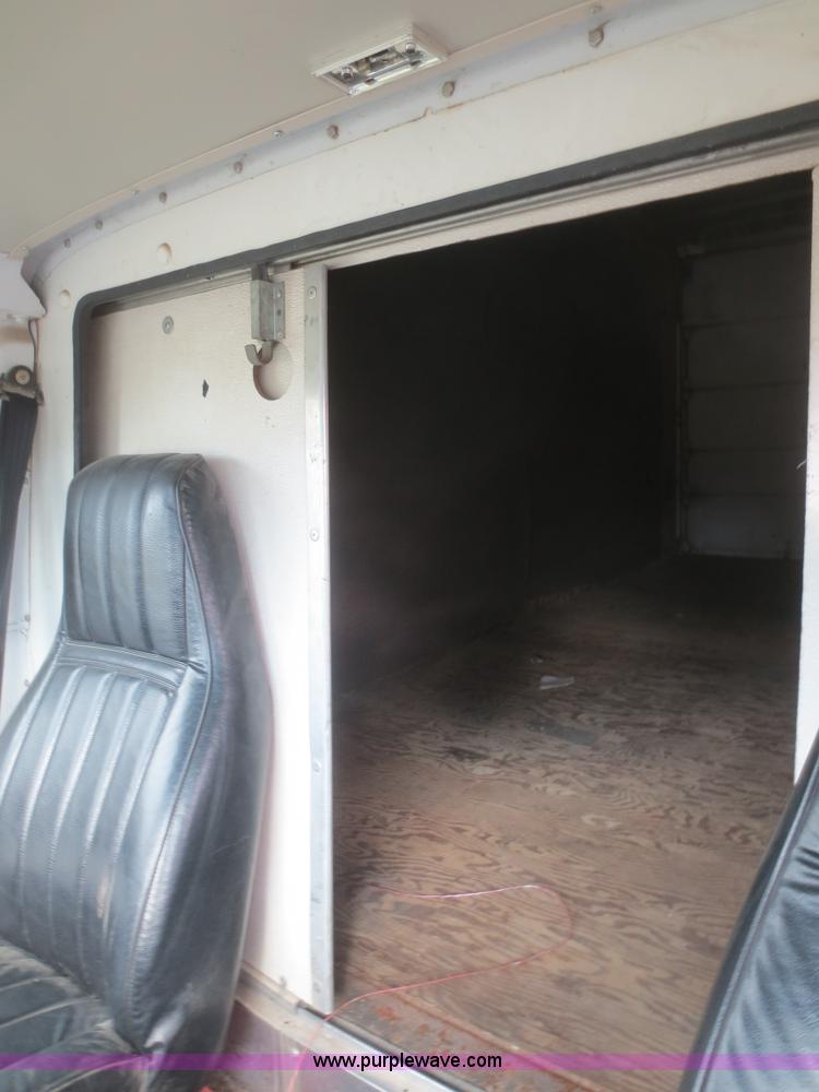 image for item I2145 1994 GMC G3500 Vandura box truck