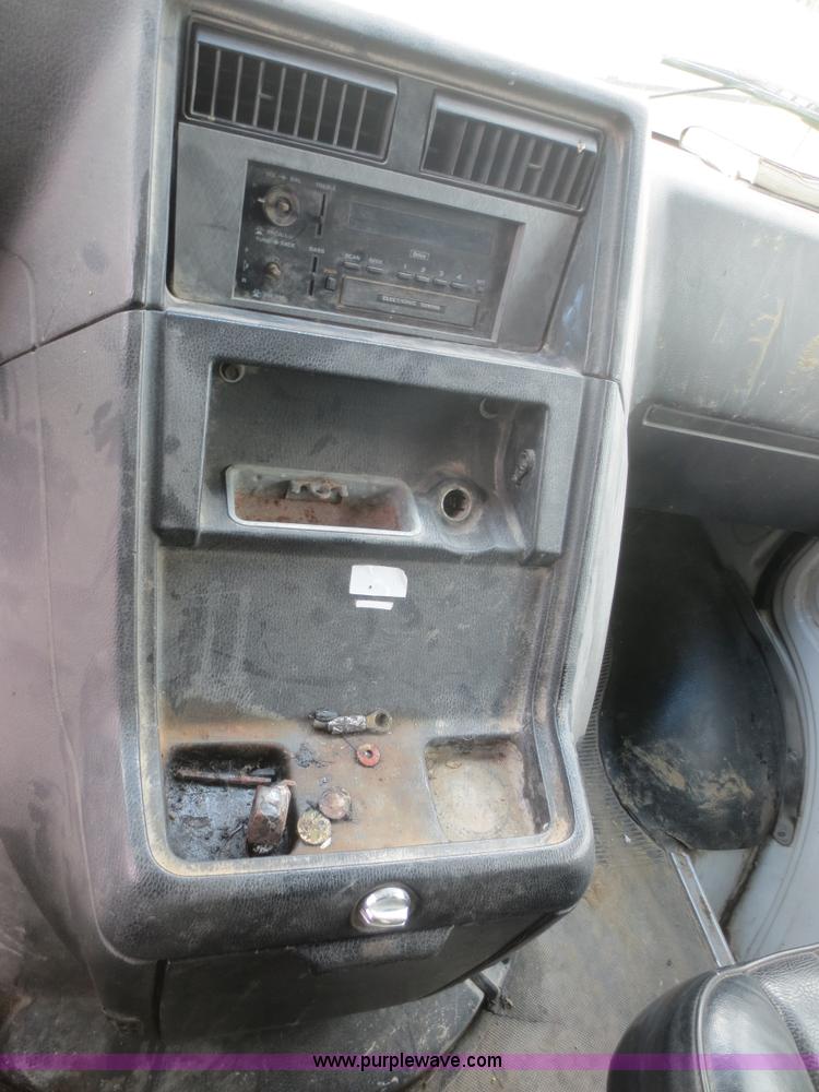 image for item I2145 1994 GMC G3500 Vandura box truck