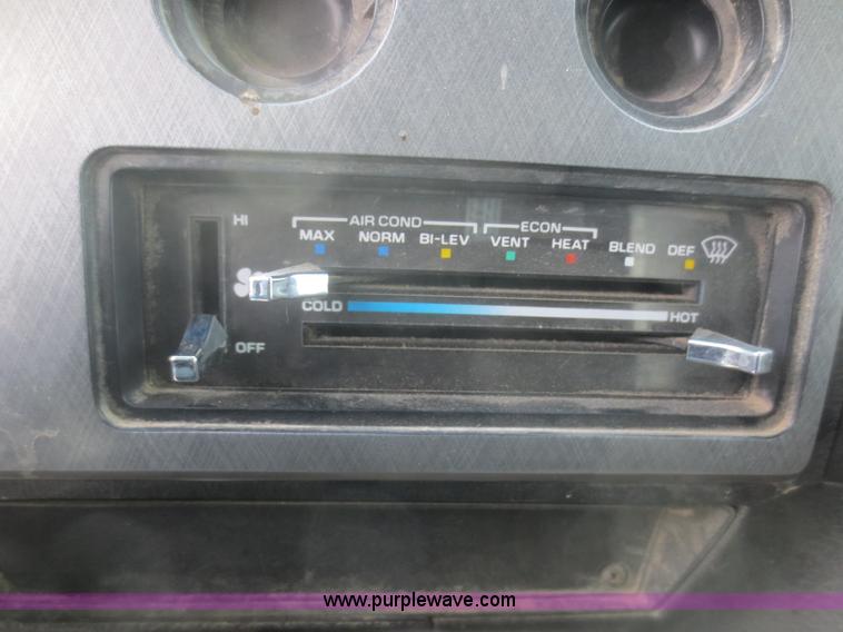 image for item I2145 1994 GMC G3500 Vandura box truck