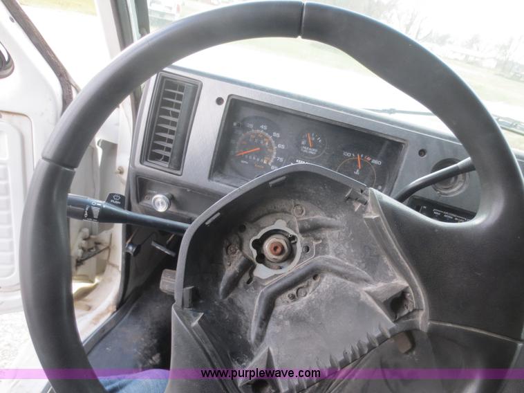 image for item I2145 1994 GMC G3500 Vandura box truck