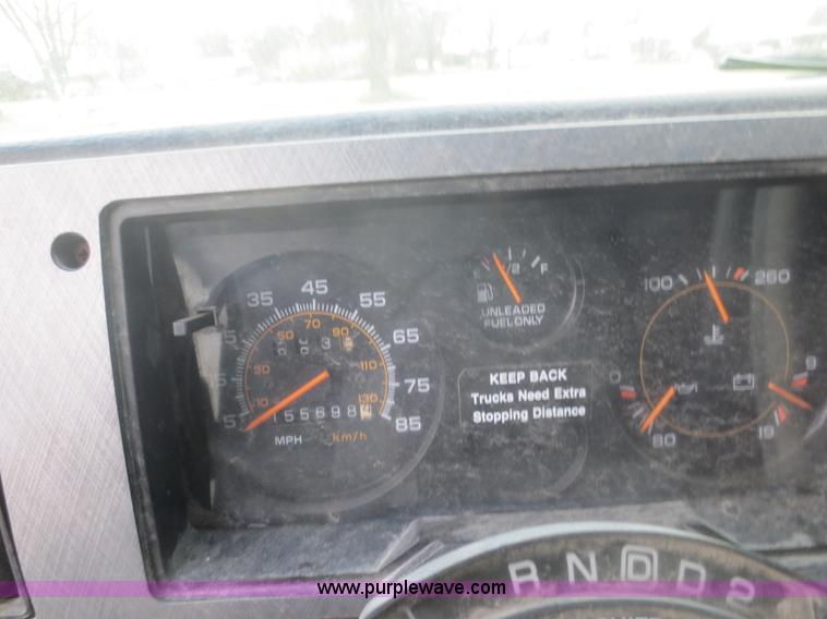 image for item I2145 1994 GMC G3500 Vandura box truck