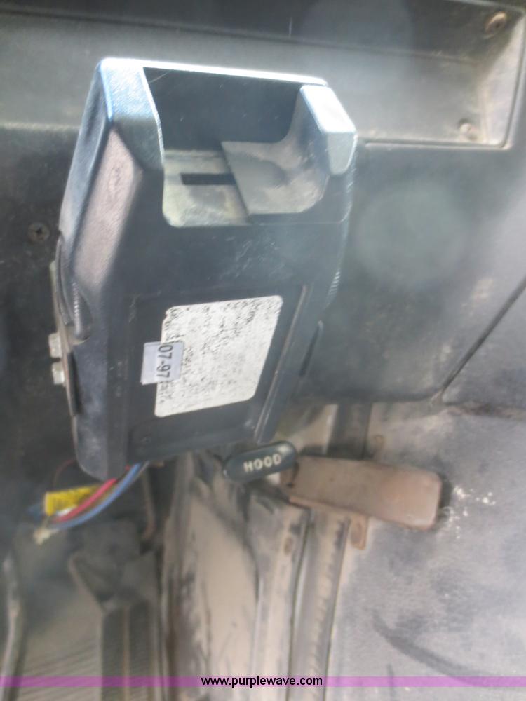 image for item I2145 1994 GMC G3500 Vandura box truck