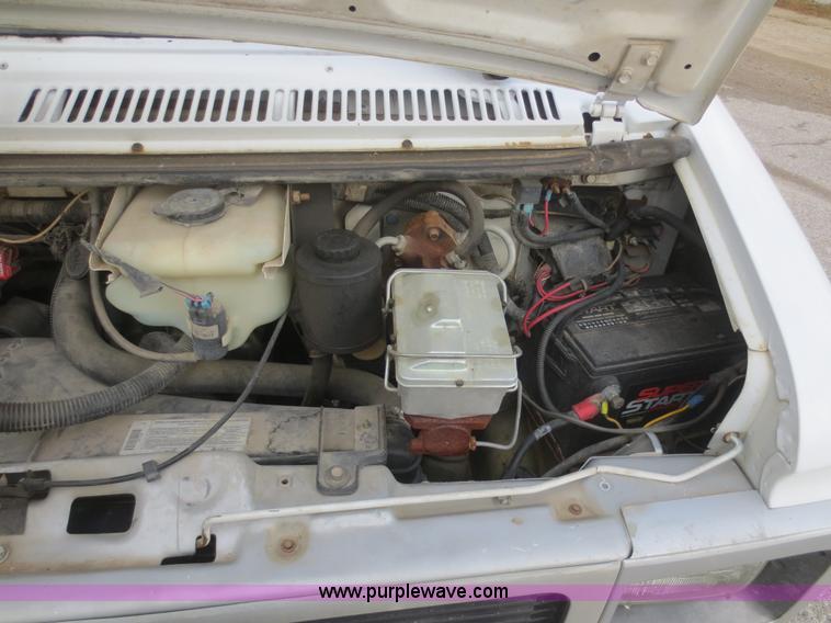 image for item I2145 1994 GMC G3500 Vandura box truck