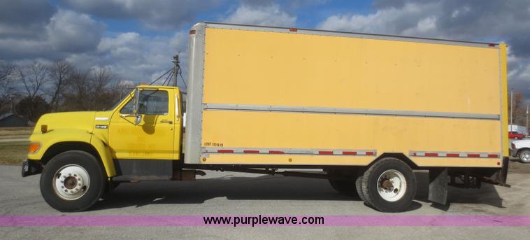 image for item I2146 1995 Ford F700 box truck