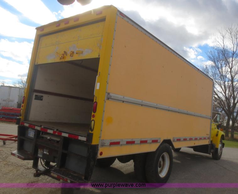 image for item I2146 1995 Ford F700 box truck