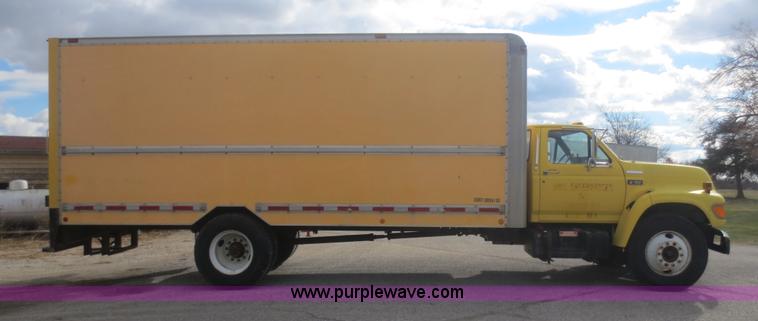 image for item I2146 1995 Ford F700 box truck