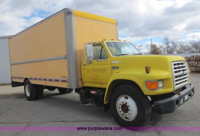 image for item I2146 1995 Ford F700 box truck