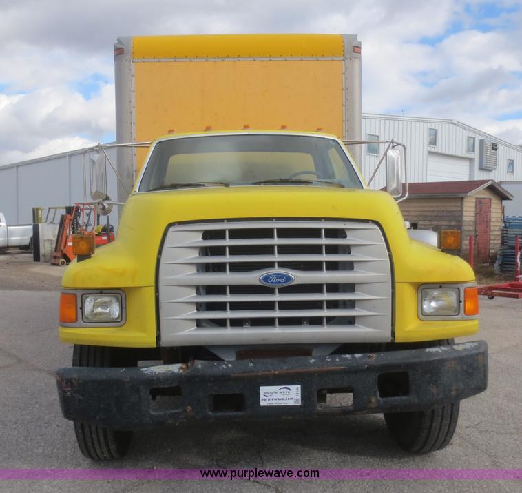 image for item I2146 1995 Ford F700 box truck
