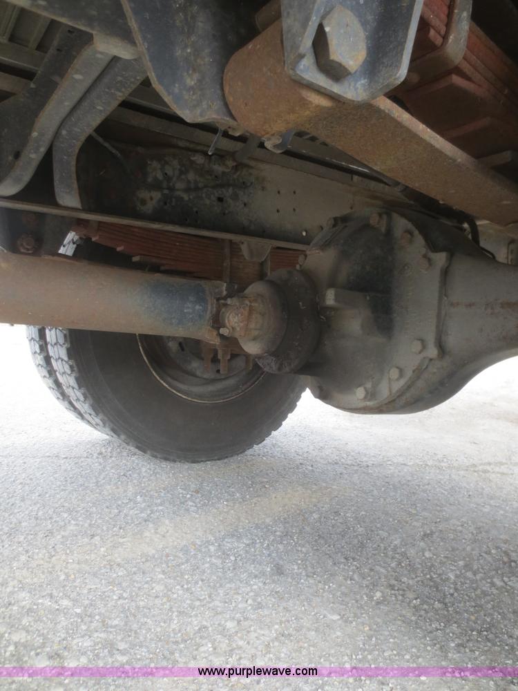 image for item I2146 1995 Ford F700 box truck