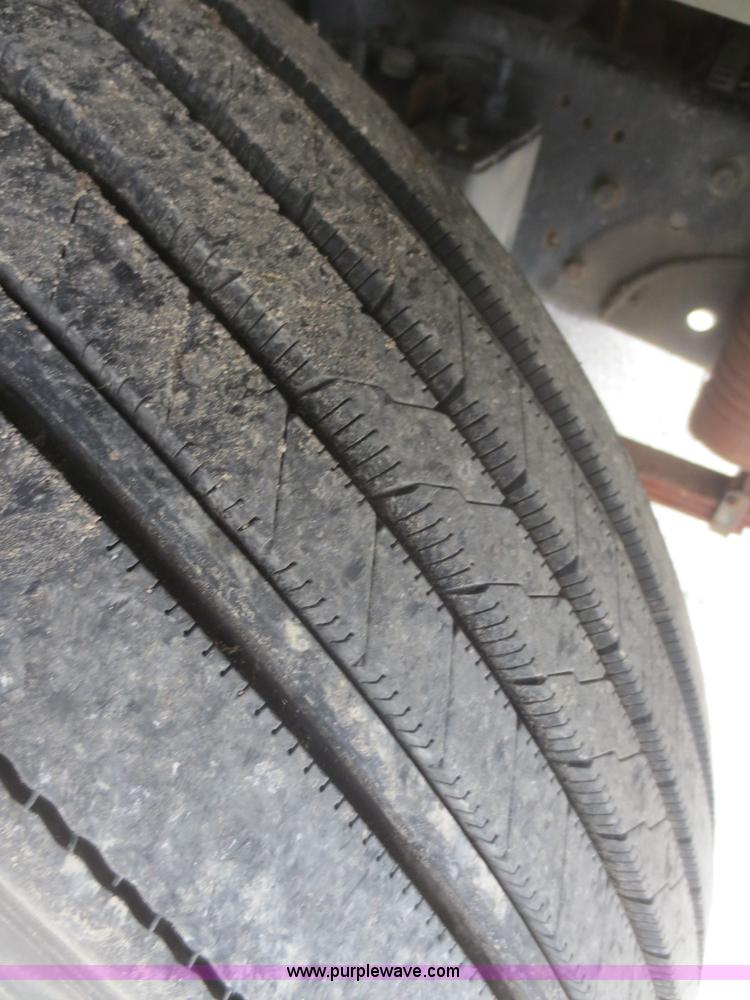 image for item I2146 1995 Ford F700 box truck