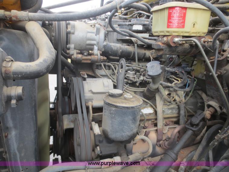 image for item I2146 1995 Ford F700 box truck