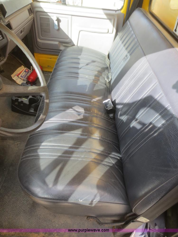 image for item I2146 1995 Ford F700 box truck