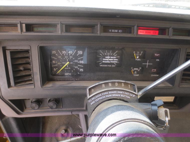 image for item I2146 1995 Ford F700 box truck