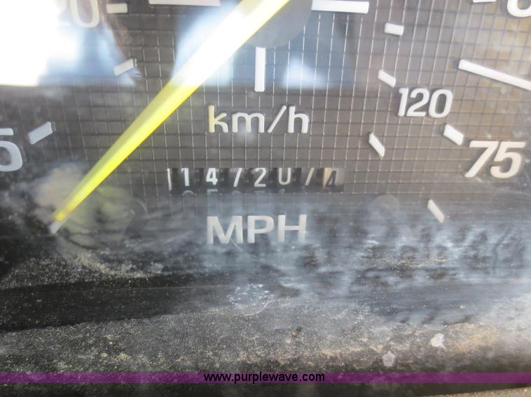 image for item I2146 1995 Ford F700 box truck