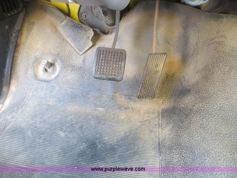 image for item I2146 1995 Ford F700 box truck