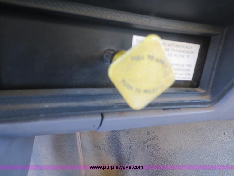 image for item I2146 1995 Ford F700 box truck