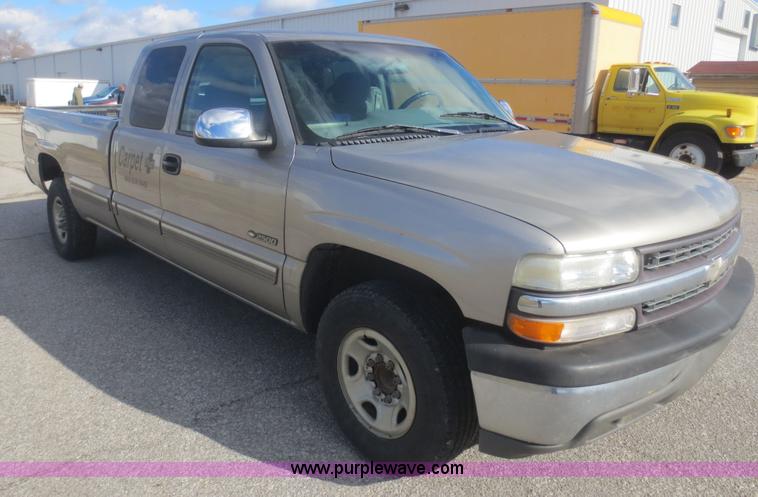 image for item I2147 1999 Chevrolet Silverado 2500 LS Ext. Cab pickup truck