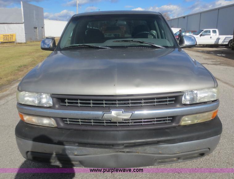image for item I2147 1999 Chevrolet Silverado 2500 LS Ext. Cab pickup truck