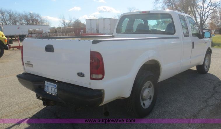 image for item I2148 2005 Ford F250 Super Duty XL SuperCab pickup truck