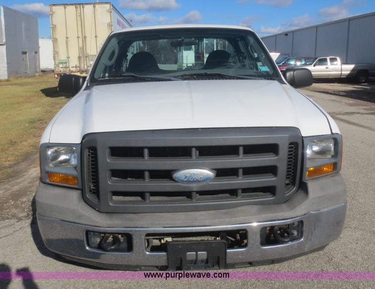 image for item I2148 2005 Ford F250 Super Duty XL SuperCab pickup truck