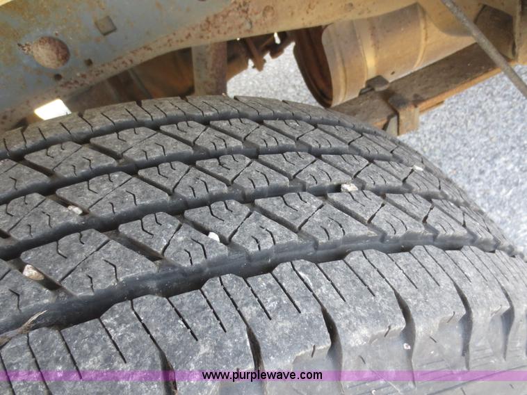 image for item I2148 2005 Ford F250 Super Duty XL SuperCab pickup truck