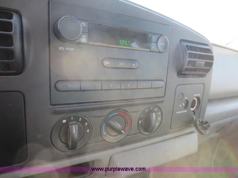 image for item I2148 2005 Ford F250 Super Duty XL SuperCab pickup truck